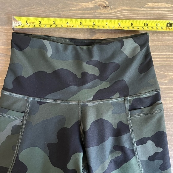 Old Navy Active Womens XS Camo Work Out Leggings with Side Pockets - Picture 5 of 8